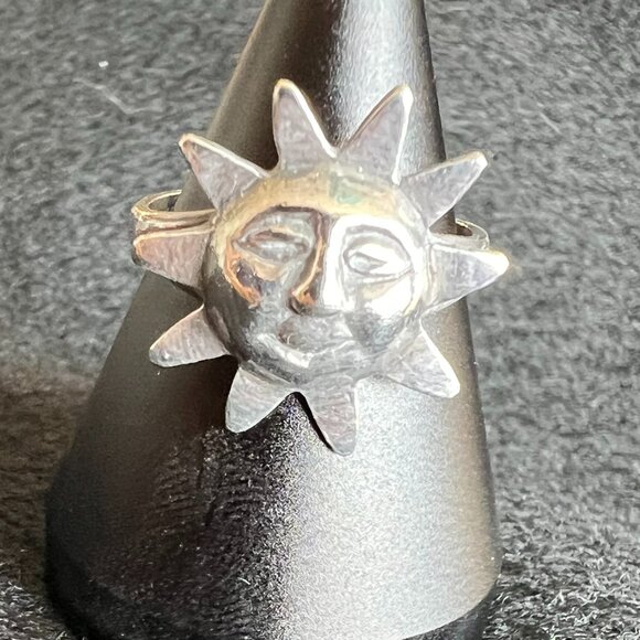 Whimsical Sterling Silver Smiling Sun Ring - Picture 3 of 3